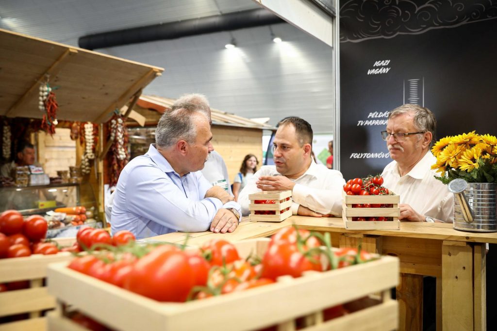 A széthúzás helyett erőt és egységet kell teremteni