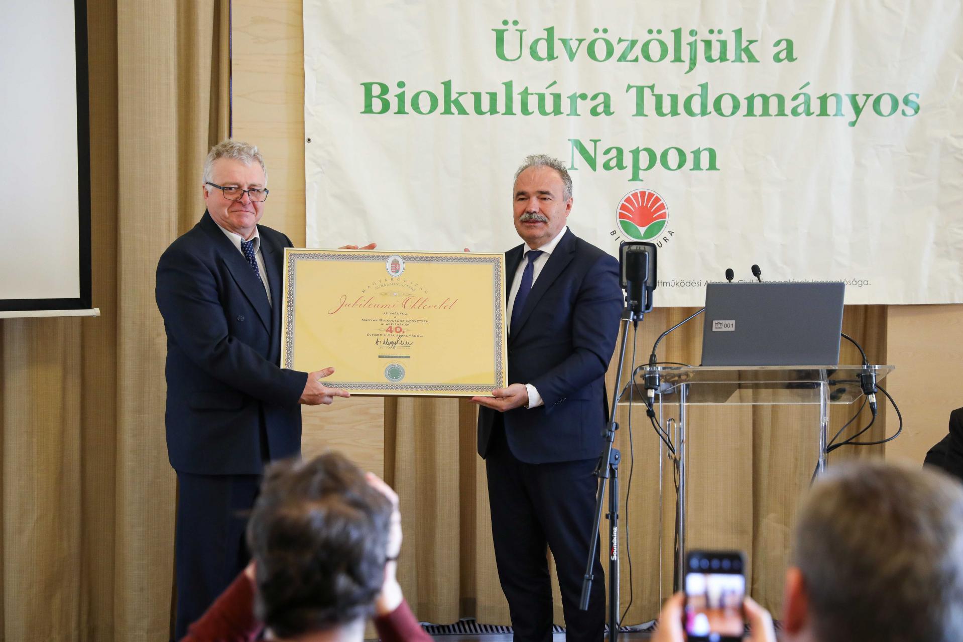 Az Agrárminisztérium minden lehetséges módon segíti az ökológiai gazdálkodás hazai előmozdítását