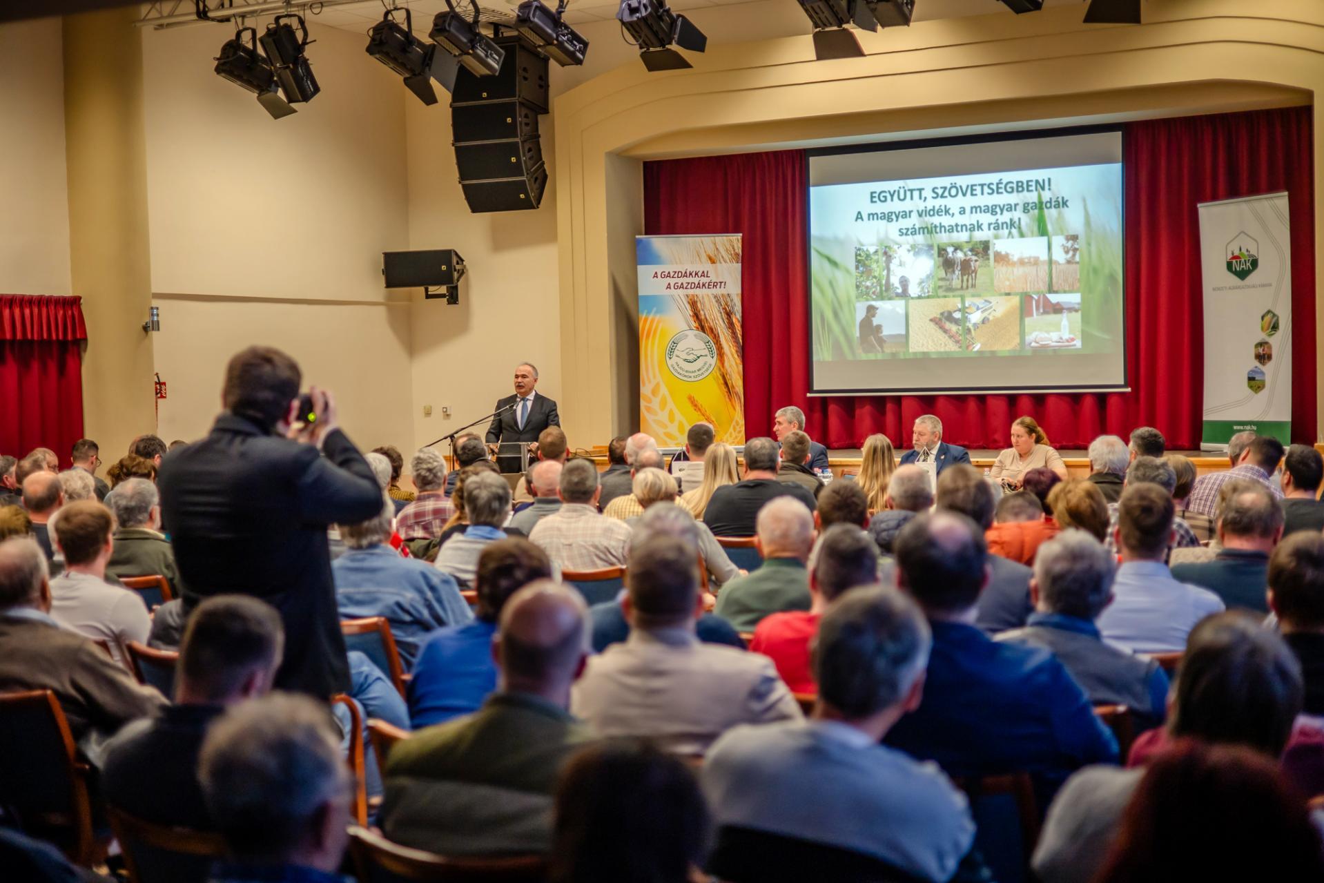 Közös munkában a gazdákkal az agrárium fejlődéséért